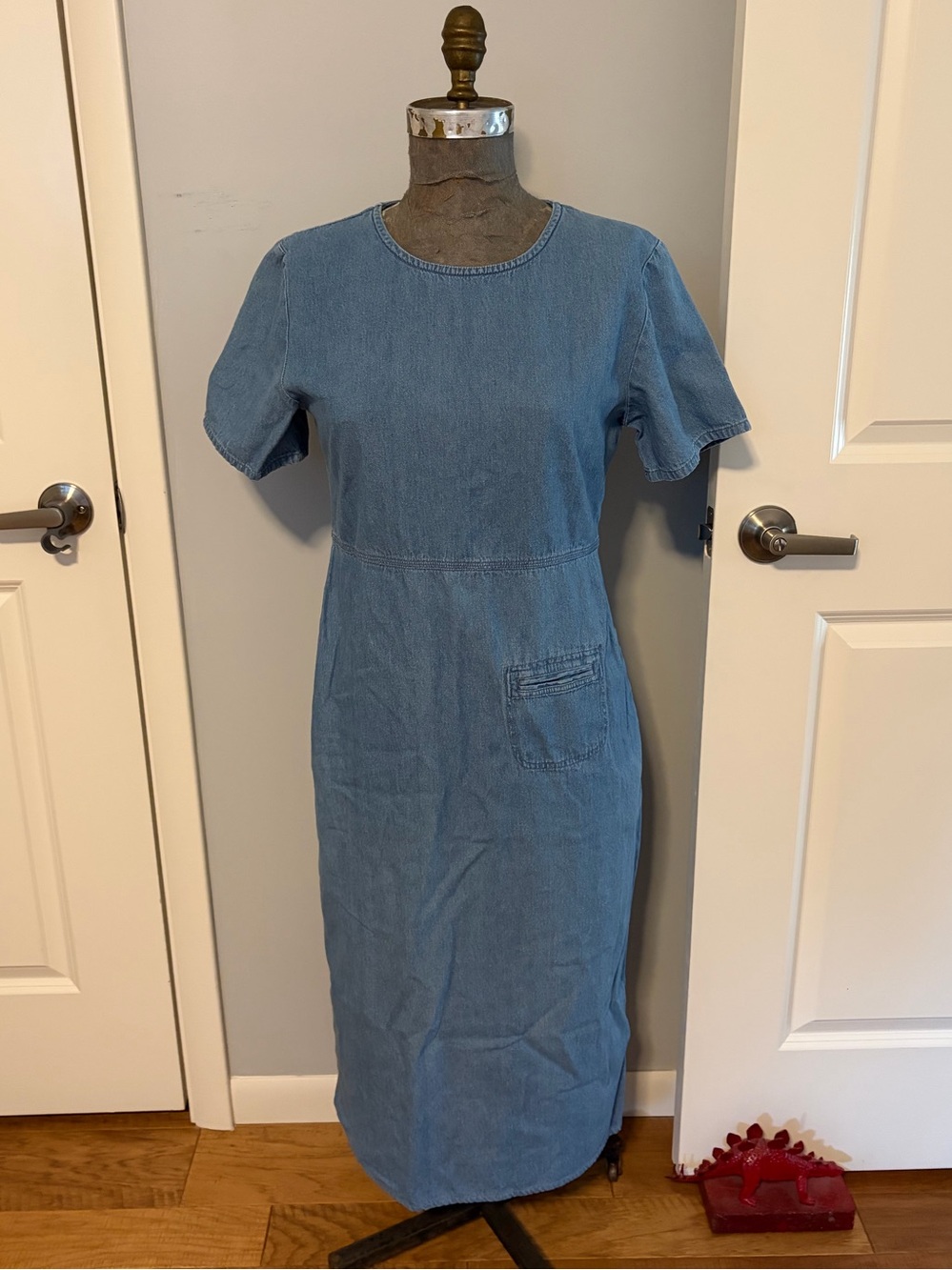 Classic vintage Blue Denim Short-Sleeve Maxi Dress
